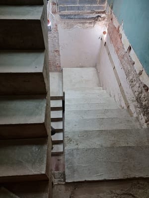 12 u-shape concrete staircase in oxford